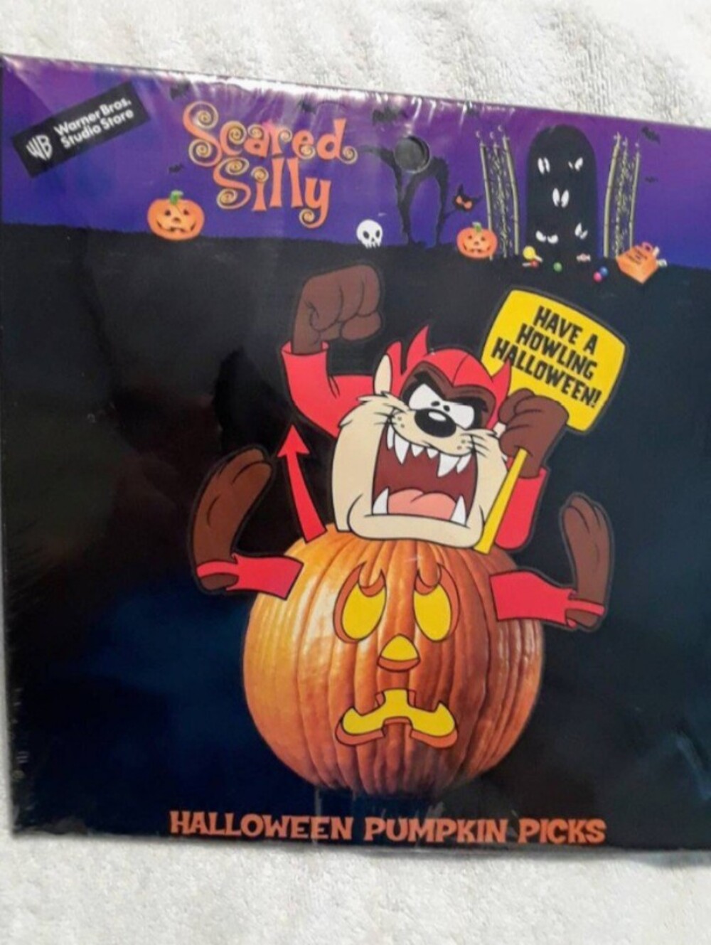Vintage Looney tunes Halloween scared silly pumpkin picks